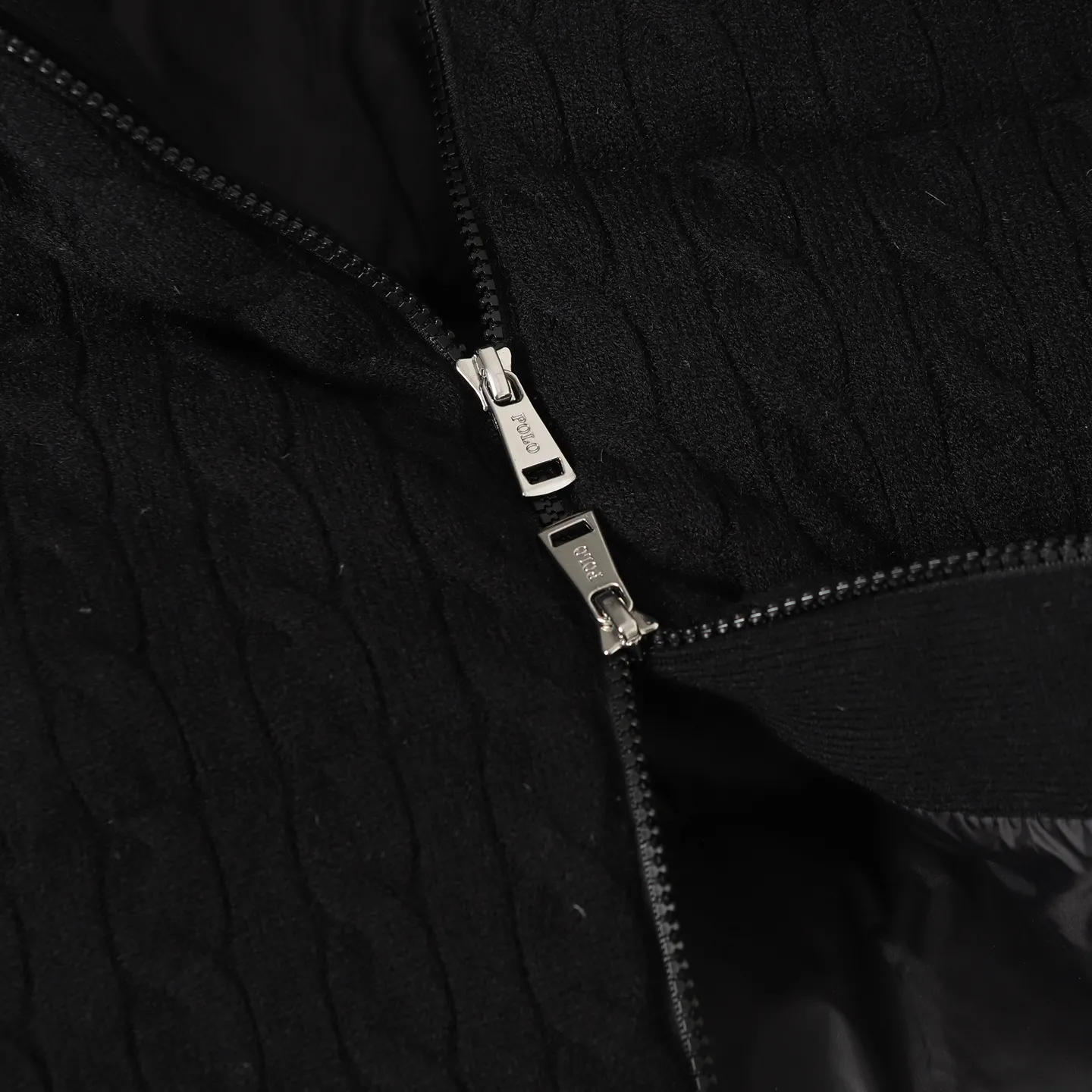 P1000 Women's】Ralph/Ralph Lauren 25ss new hooded down jacket brings warmth within reach. 🧵 Combining classic cable knitting with warm down, it’s a textured choice. Warm winter colors, the answer to classics and style. ❄️ Needless to say, the texture speaks for itself. Rah Lauren cable down jacket defines winter style. Color Black Khaki Size s m L xL